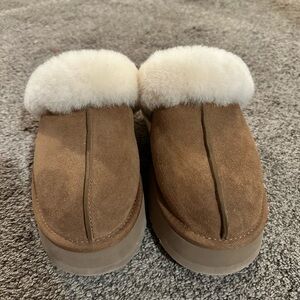 Women’s size 8 UGG slippers. New without box.